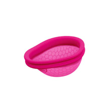 Charger l'image dans la galerie, Coupe menstruelle Ziggy B de Intimina sur fond blanc