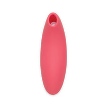 Load image into Gallery viewer, Stimulateur à succion Melt par We-Vibe de couleur corail de face sur fond blanc