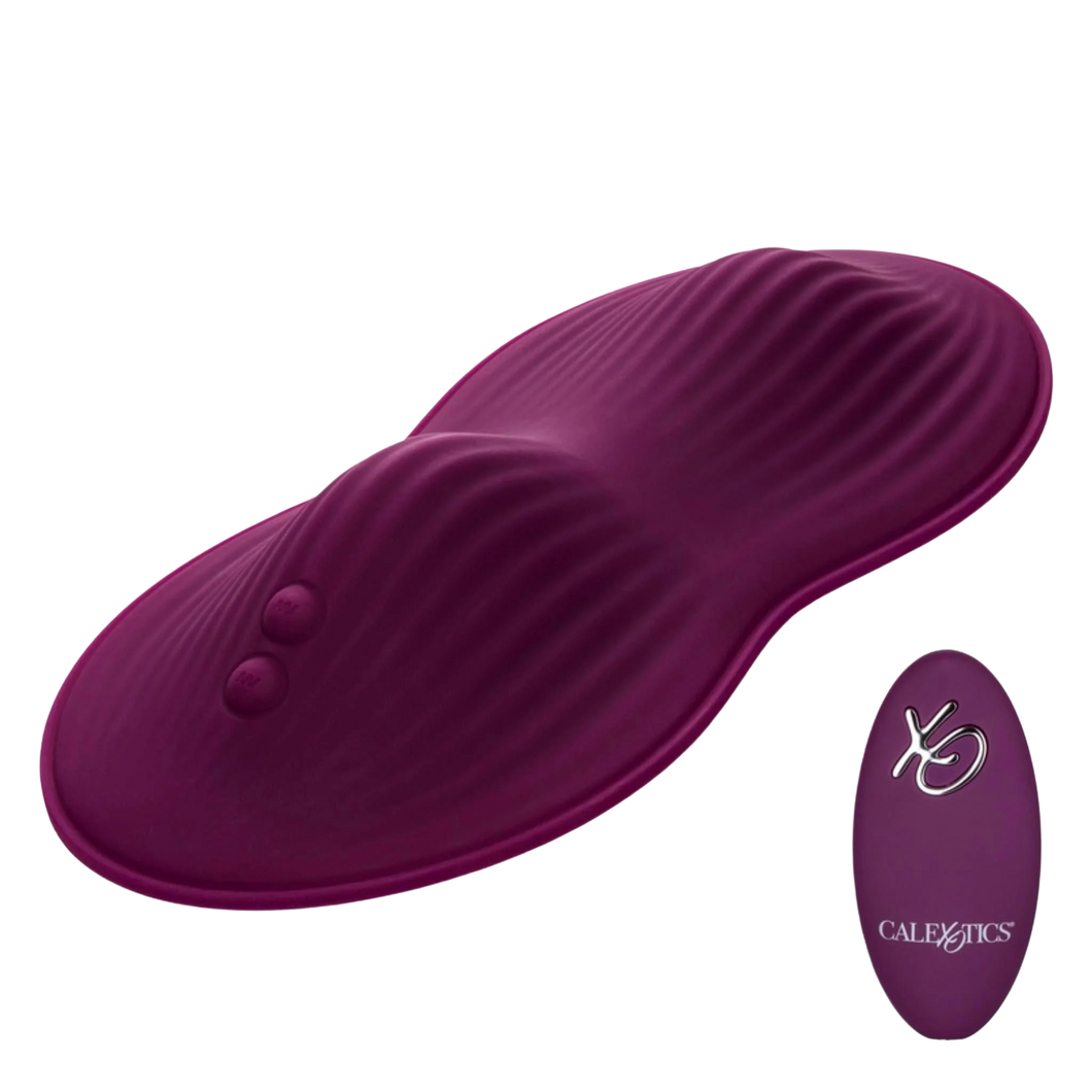 Vibromasseur violet foncé Lust de Calexotics avec sa télécommande