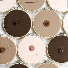 Charger l&#39;image dans la galerie, Vaste assortiment de broderies de mamelons en 3D de trois couleurs de peaux différentes (clair, moyen et foncé) sur fond blanc
