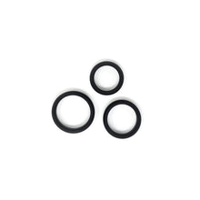 Charger l&#39;image dans la galerie, Trois anneaux péniens en PVC noir de Wednesday co. sur fond blanc

