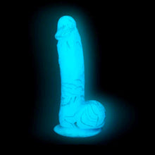 Charger l&#39;image dans la galerie, Dildo en silicone bleu marbré luminescent par Addiction illuminé sur fond noir
