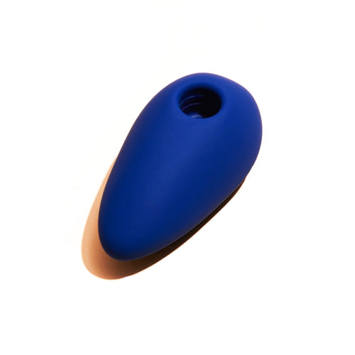 Vibrateur à succion Mini Coco bleu de la marque Puissante sur fond blanc