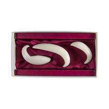 Charger l&#39;image dans la galerie, Trois pierres de massages Adori en porcelaine de la marque Désirables dans leur boîte de rangement
