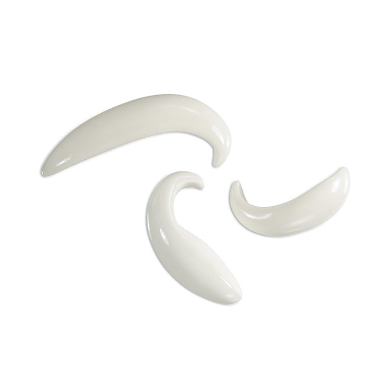 Trois pierres de massages Adori en porcelaine de la marque Désirables sur fond blanc