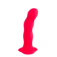 Load image into Gallery viewer, Dildo rouge en silicone Bouncer de Fun Factory sur fond blanc
