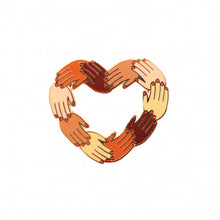Load image into Gallery viewer, Épinglette Coucou Suzette représentant des mains de plusieurs couleurs de peau avec du vernis rouge formant un coeur sur fond blanc
